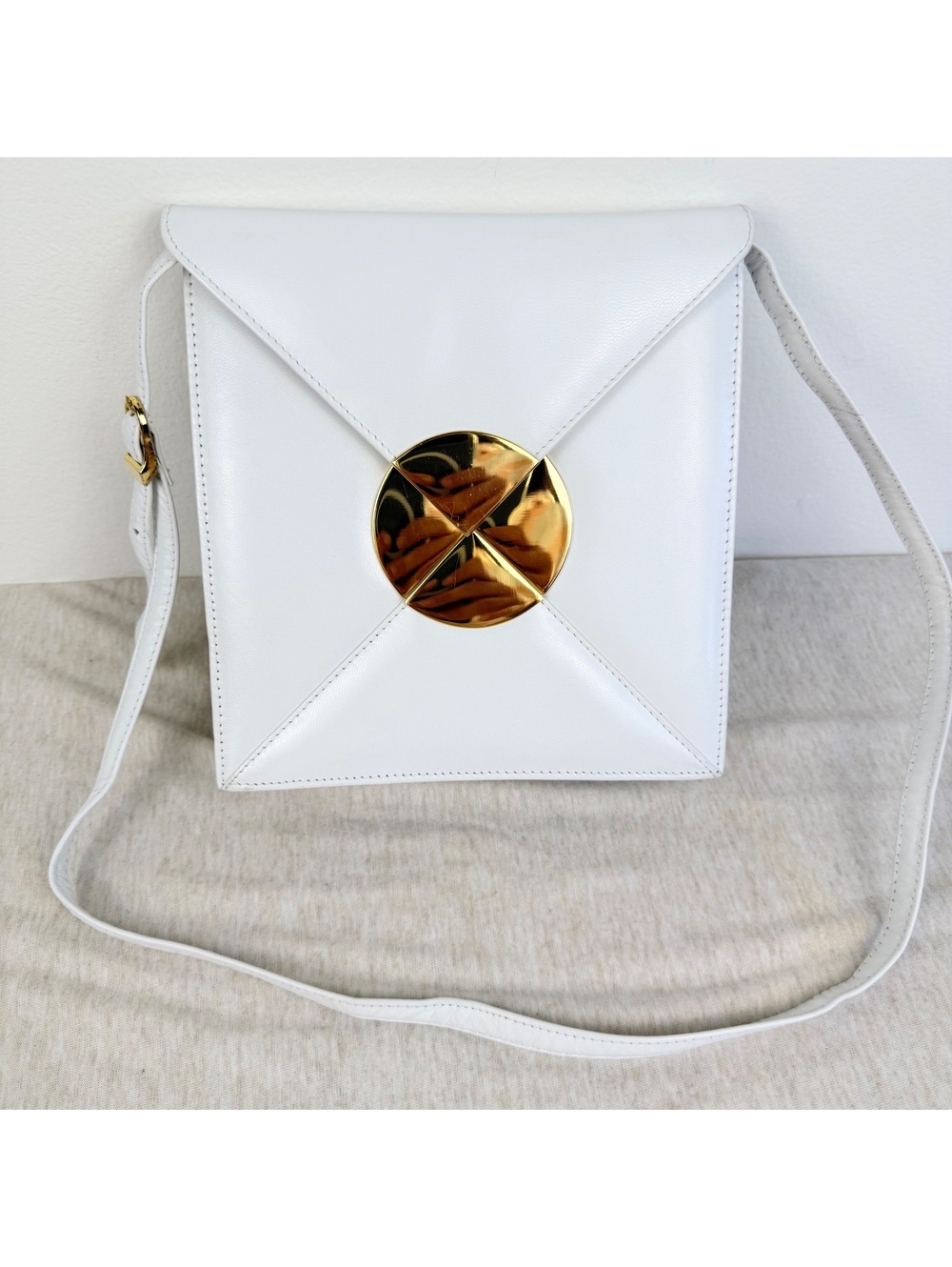 Vintage Ashneil White Geometric Shoulder Bag Gold Statement Hardware